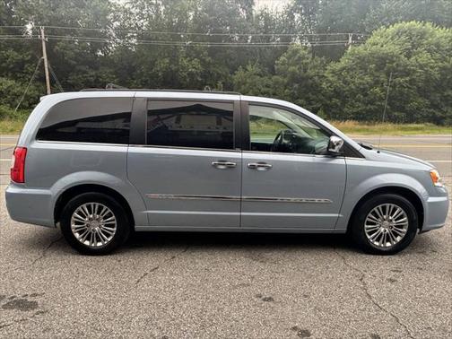 2013 Chrysler Town & Country Touring-L
