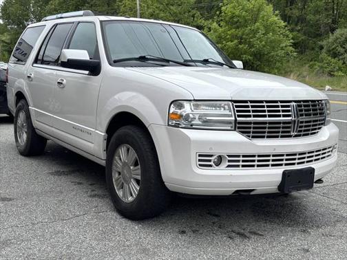 2011 Lincoln Navigator Base