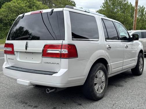 2011 Lincoln Navigator Base