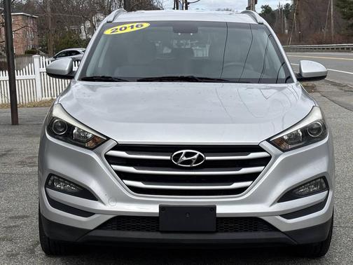 Chromium Silver 2016 Hyundai TUCSON SE