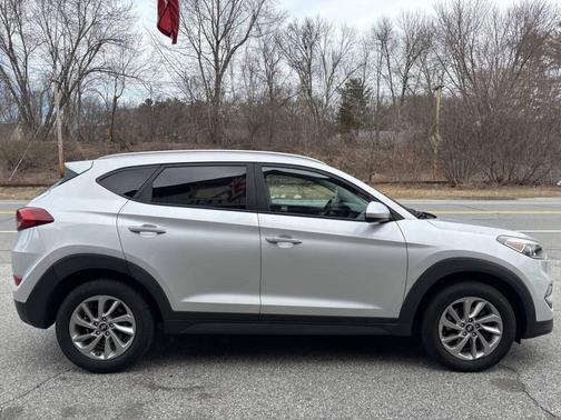 Chromium Silver 2016 Hyundai TUCSON SE