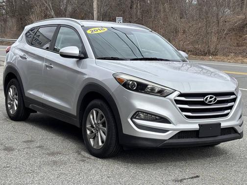 Chromium Silver 2016 Hyundai TUCSON SE