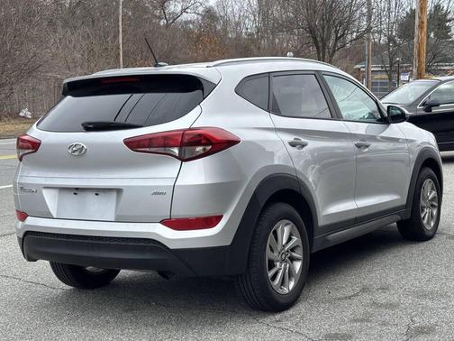 Chromium Silver 2016 Hyundai TUCSON SE