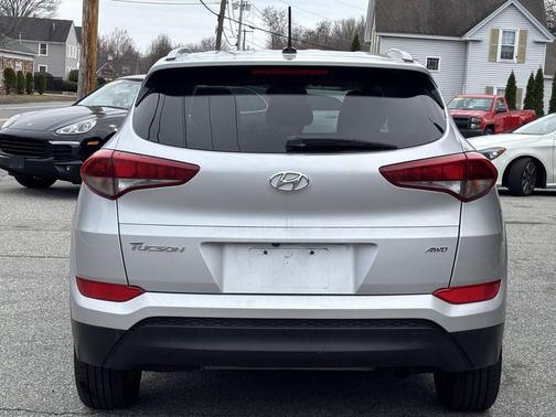 Chromium Silver 2016 Hyundai TUCSON SE