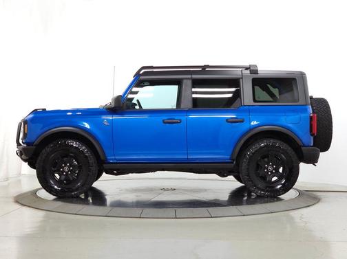 Velocity Blue Metallic 2022 Ford Bronco Black Diamond