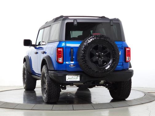 Velocity Blue Metallic 2022 Ford Bronco Black Diamond