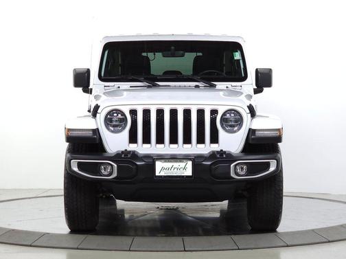 Bright White Clearcoat 2022 Jeep Wrangler Unlimited Sahara