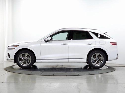 Uyuni White 2026 Genesis GV70 2.5T