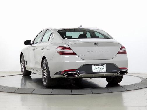 2026 Genesis G70 2.5T Standard