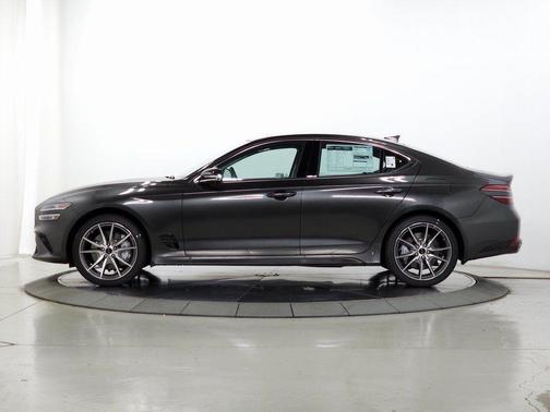 Makalu Gray 2026 Genesis G70 2.5T Prestige