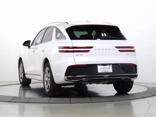 2026 Genesis GV70 2.5T Advanced