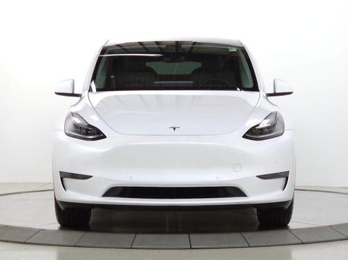 Pearl White Multi 2022 Tesla Model Y Long Range