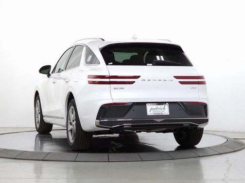 2026 Genesis GV70 2.5T Advanced