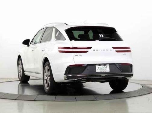 2026 Genesis GV70 2.5T Advanced