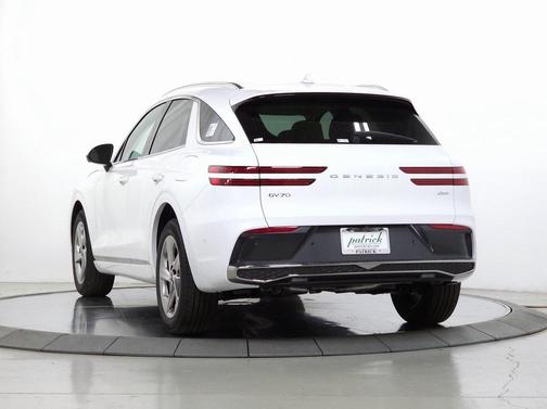 2026 Genesis GV70 2.5T Advanced