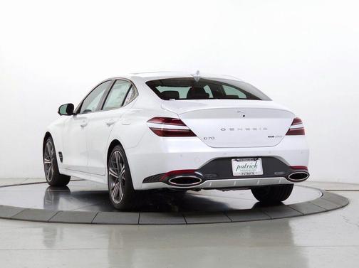 Uyuni White 2025 Genesis G70 3.3T Sport Advanced