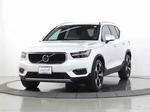 2021 Volvo XC40 T5 Momentum