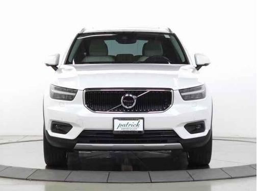 2021 Volvo XC40 T5 Momentum