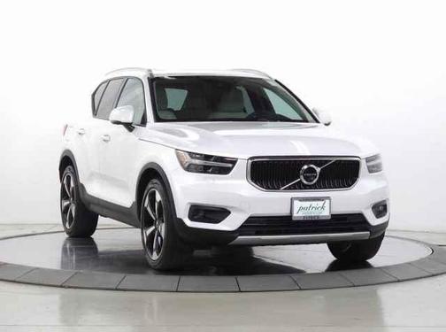 2021 Volvo XC40 T5 Momentum