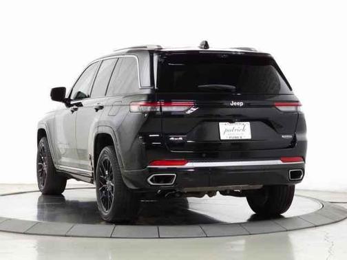 2022 Jeep Grand Cherokee Summit