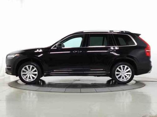 2016 Volvo XC90 T6 Momentum