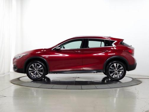 2017 INFINITI QX30 Base