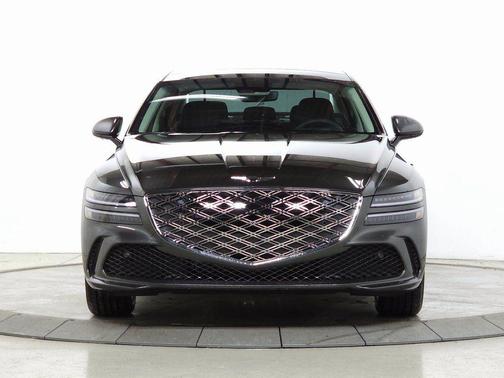 Makalu Gray 2026 Genesis G80 2.5T Advanced