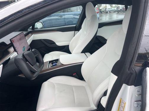 2022 Tesla Model S Base