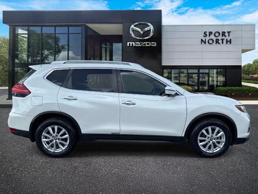White 2017 Nissan Rogue SV