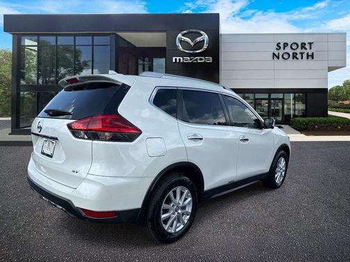White 2017 Nissan Rogue SV
