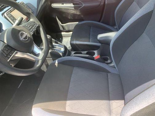 Brilliant Silver Metallic 2025 Nissan Versa 1.6 SV