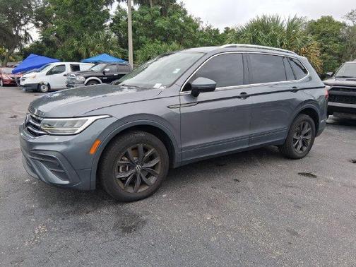 Platinum Gray Metallic 2024 Volkswagen Tiguan 2.0T SE