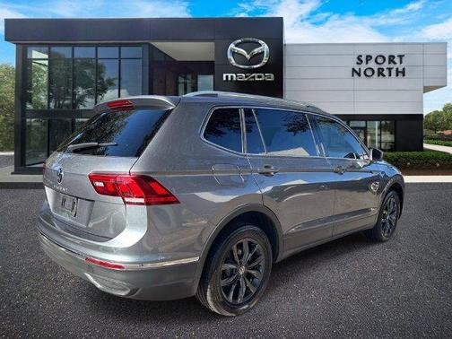 Platinum Gray Metallic 2024 Volkswagen Tiguan 2.0T SE