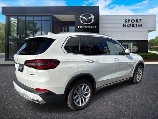 Mineral White Metallic 2022 BMW X5 PHEV xDrive45e