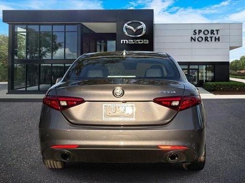 2022 Alfa Romeo Giulia Base