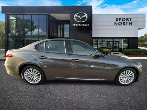 2022 Alfa Romeo Giulia Base