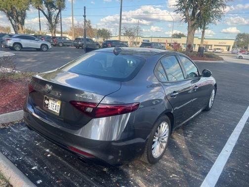 2022 Alfa Romeo Giulia Base