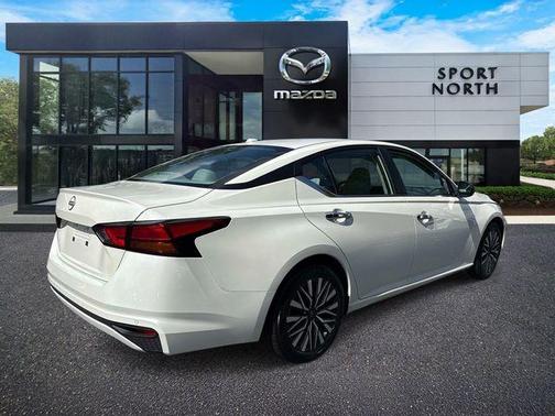Pearl White Tri-Coat 2025 Nissan Altima SV
