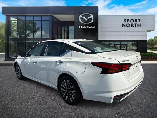 Pearl White Tri-Coat 2025 Nissan Altima SV