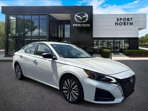 Pearl White Tri-Coat 2025 Nissan Altima SV