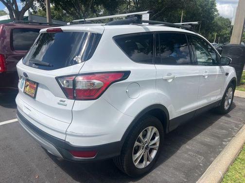 Oxford White 2018 Ford Escape SE