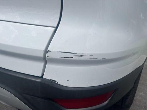 Oxford White 2018 Ford Escape SE