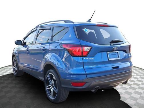 Photo 5 of 36 of 2019 Ford Escape SEL