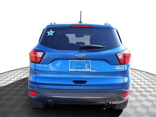 Photo 4 of 36 of 2019 Ford Escape SEL