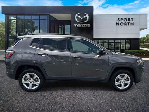 Sting Gray Clearcoat 2024 Jeep Compass Latitude