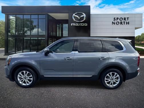 Everlasting Silver 2022 Kia Telluride LX