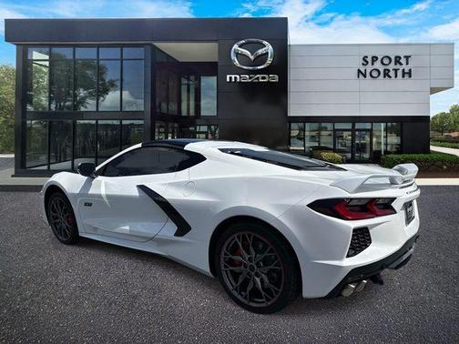 White Pearl Metallic 2023 Chevrolet Corvette Stingray w/3LT