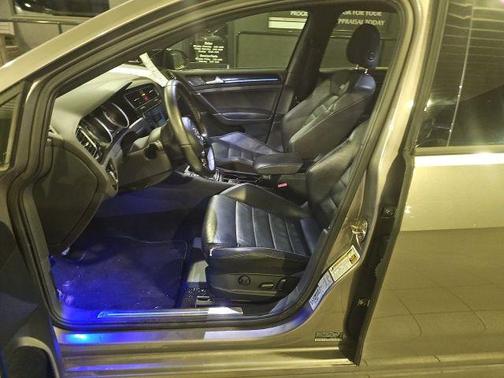 2016 Volkswagen Golf R 4-Door