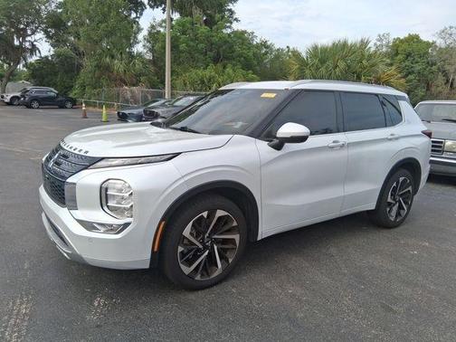 White 2022 Mitsubishi Outlander SEL