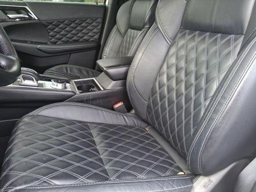 White 2022 Mitsubishi Outlander SEL
